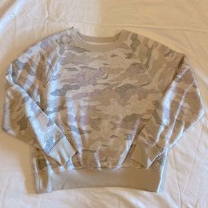 Women’s Old Navy Light Camo Sweater XS